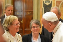 Imelda, présidente de RENATE avec le Pape François.